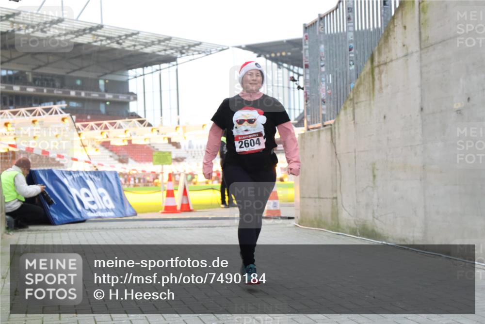 08.12.2024 - St. Pauli X-Mass-Run No. 14 H.Heesch http://msf.ph/oto/7490184 08.12.2024 10:04:32 Ziel 815, 1565, 1788, 1870, 2604, 2819, 2933, 3071, 1421, 2604, 3008 meine-sportfotos.de