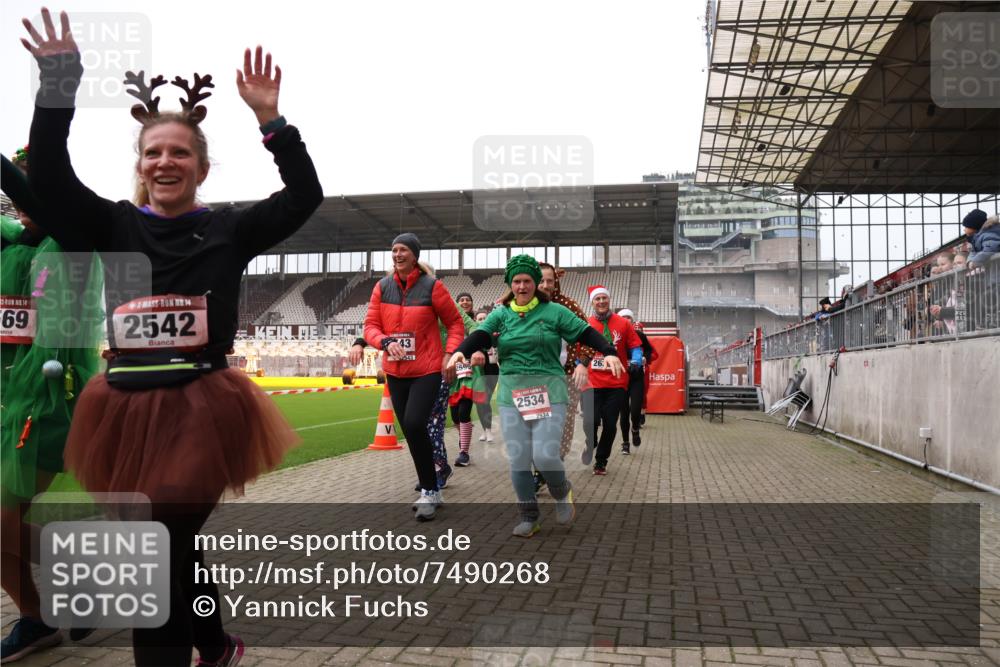 08.12.2024 - St. Pauli X-Mass-Run No. 14 Yannick Fuchs http://msf.ph/oto/7490268 08.12.2024 10:40:47 Ziel 61, 75, 528, 600, 1117, 1621, 1623, 1699, 1735, 2534, 2537, 2541, 2542, 2543, 2560, 2569, 2595, 2596, 2598, 2599, 2623, 2647, 3225 meine-sportfotos.de