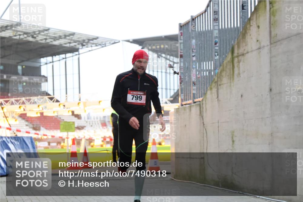 08.12.2024 - St. Pauli X-Mass-Run No. 14 H.Heesch http://msf.ph/oto/7490318 08.12.2024 09:56:40 Ziel 799, 1852, 3256, 3261, 799 meine-sportfotos.de