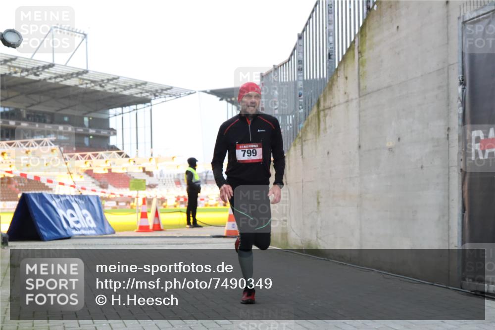 08.12.2024 - St. Pauli X-Mass-Run No. 14 H.Heesch http://msf.ph/oto/7490349 08.12.2024 09:56:41 Ziel 799, 1852, 3256, 3261, 799 meine-sportfotos.de
