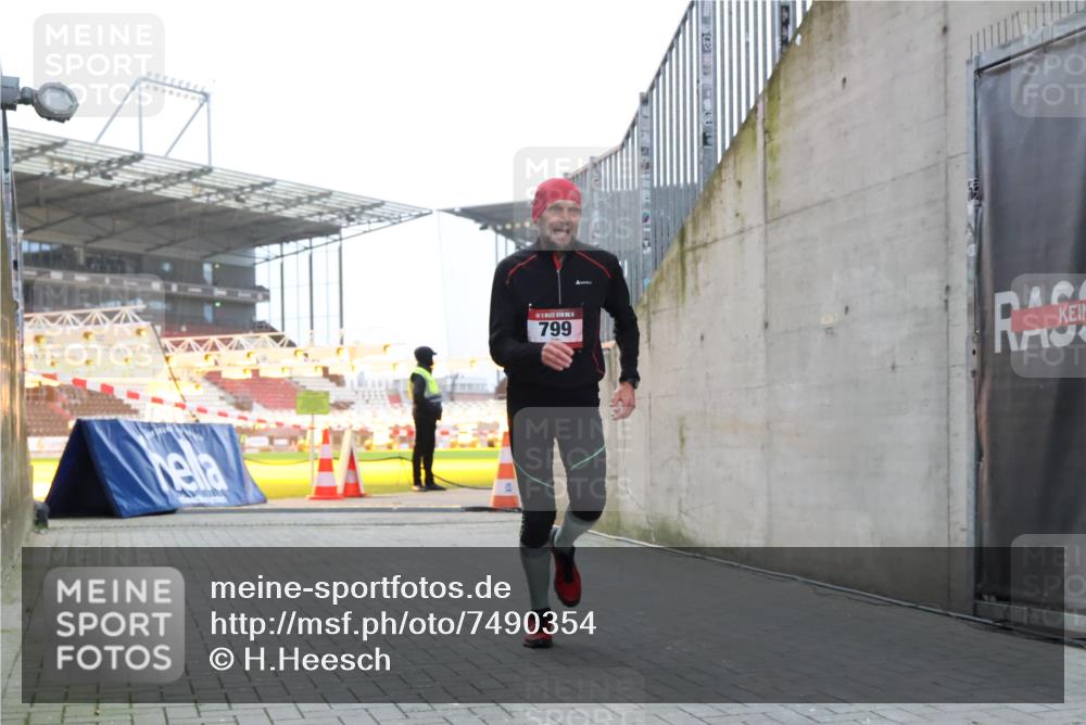 08.12.2024 - St. Pauli X-Mass-Run No. 14 H.Heesch http://msf.ph/oto/7490354 08.12.2024 09:56:41 Ziel 799, 1852, 3256, 3261, 799 meine-sportfotos.de