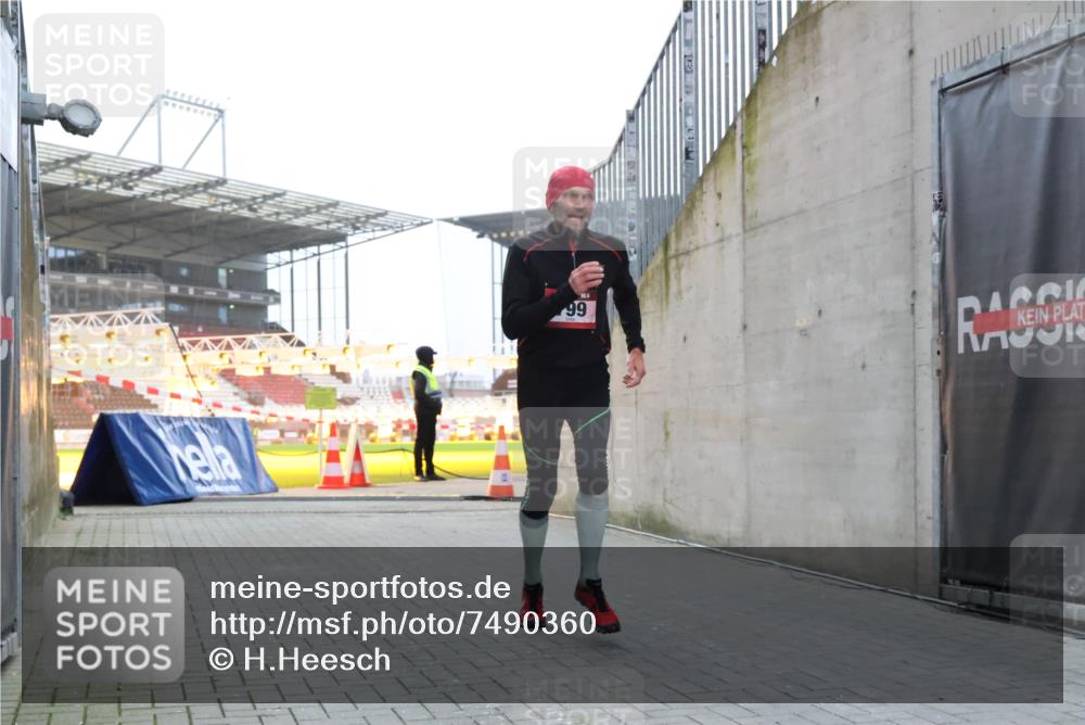 08.12.2024 - St. Pauli X-Mass-Run No. 14 H.Heesch http://msf.ph/oto/7490360 08.12.2024 09:56:41 Ziel 799, 1852, 3256, 3261, 799 meine-sportfotos.de