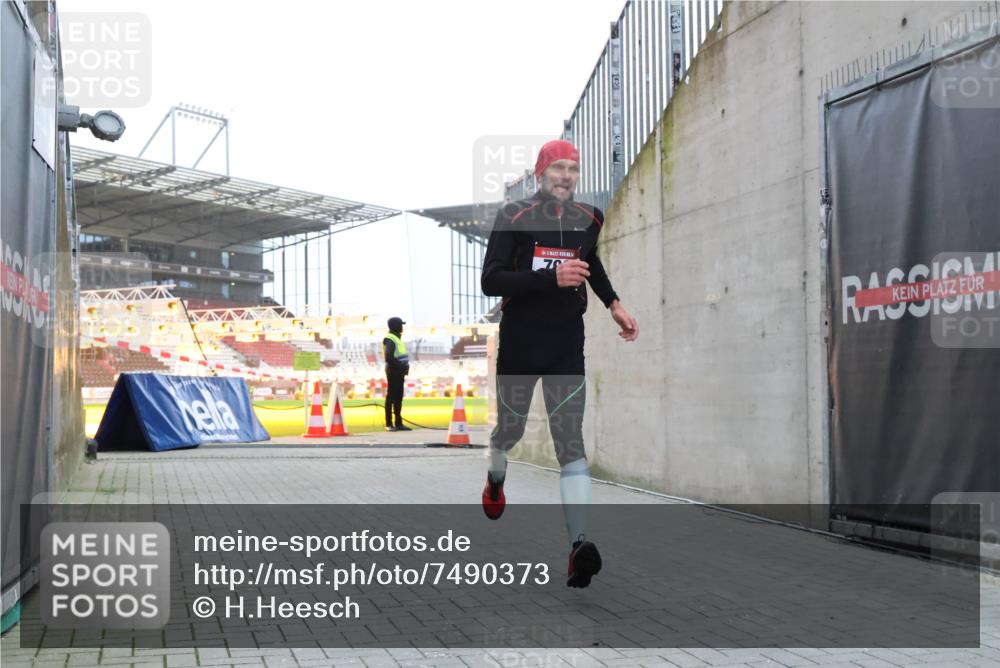 08.12.2024 - St. Pauli X-Mass-Run No. 14 H.Heesch http://msf.ph/oto/7490373 08.12.2024 09:56:41 Ziel 799, 1852, 3256, 3261, 799 meine-sportfotos.de