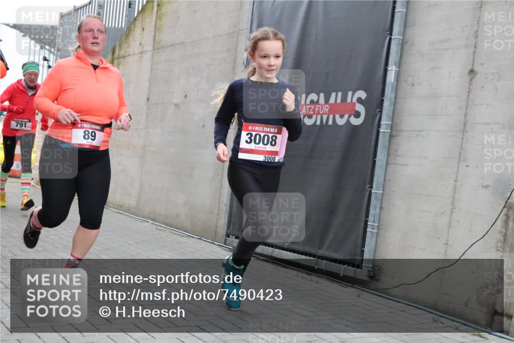 08.12.2024 - St. Pauli X-Mass-Run No. 14 H.Heesch http://msf.ph/oto/7490423 08.12.2024 10:04:41 Ziel 31, 89, 1421, 2604, 3008, 31, 89, 299, 627, 634, 791, 2380, 2382, 2383, 3008 meine-sportfotos.de