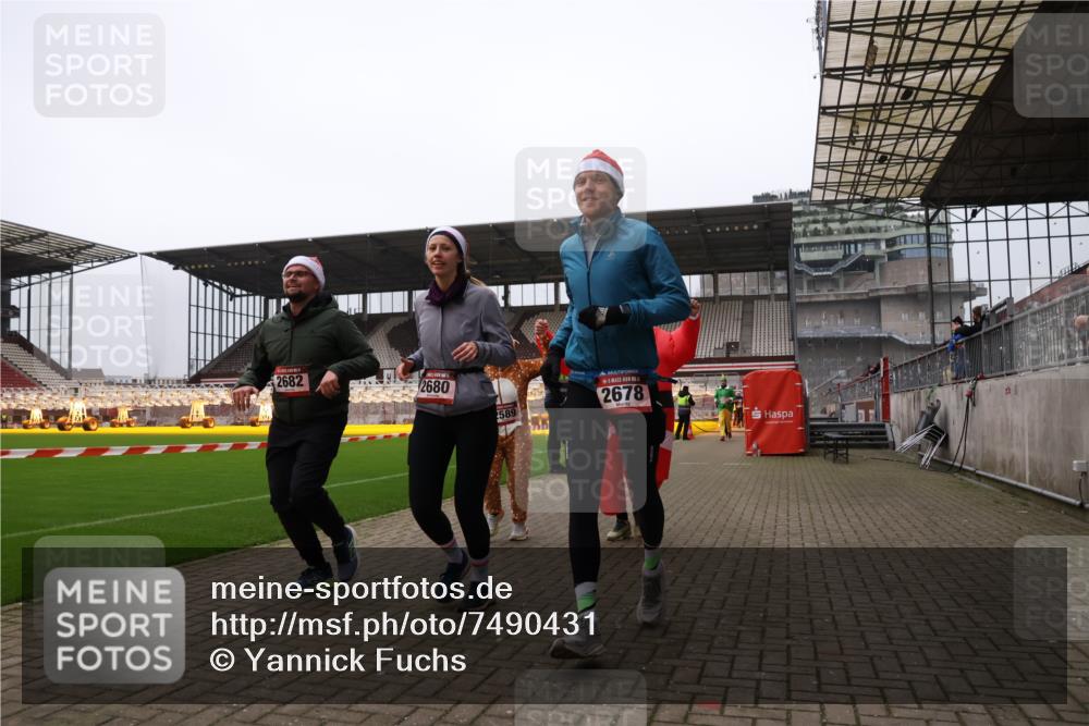 08.12.2024 - St. Pauli X-Mass-Run No. 14 Yannick Fuchs http://msf.ph/oto/7490431 08.12.2024 10:41:03 Ziel 61, 528, 584, 1112, 1117, 1131, 1619, 1621, 1623, 1699, 1735, 2064, 2476, 2534, 2541, 2542, 2595, 2596, 2598, 2623, 2678, 2680, 2682, 3225 meine-sportfotos.de
