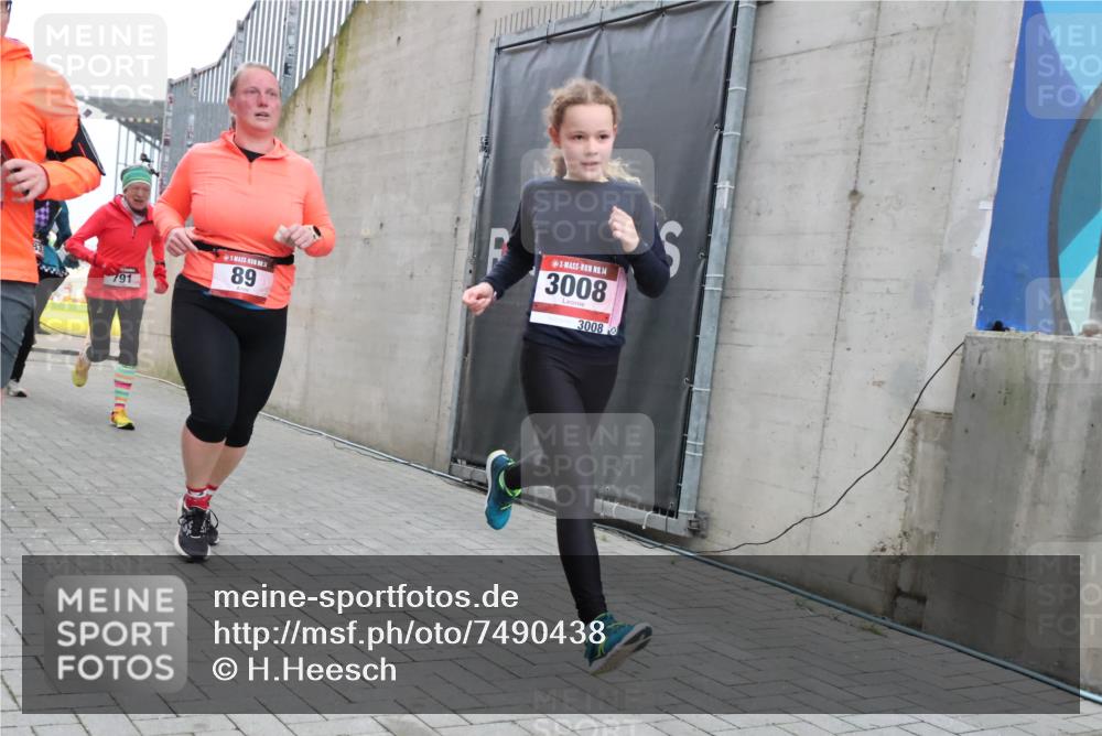 08.12.2024 - St. Pauli X-Mass-Run No. 14 H.Heesch http://msf.ph/oto/7490438 08.12.2024 10:04:41 Ziel 31, 89, 1421, 2604, 3008, 31, 89, 299, 627, 634, 791, 2380, 2382, 2383, 3008 meine-sportfotos.de