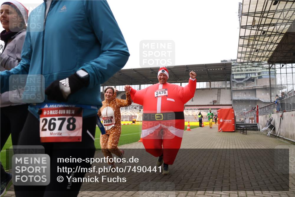 08.12.2024 - St. Pauli X-Mass-Run No. 14 Yannick Fuchs http://msf.ph/oto/7490441 08.12.2024 10:41:04 Ziel 61, 528, 584, 1112, 1117, 1131, 1619, 1623, 1699, 1735, 2064, 2476, 2534, 2541, 2542, 2596, 2598, 2623, 2678, 2680, 2682, 3225 meine-sportfotos.de