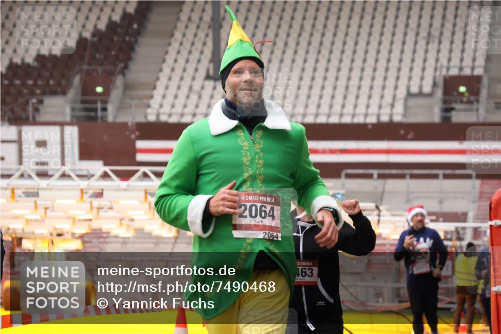 08.12.2024 - St. Pauli X-Mass-Run No. 14 Yannick Fuchs http://msf.ph/oto/7490468 08.12.2024 10:41:08 Ziel 584, 1112, 1131, 1463, 1619, 1735, 2064, 2476, 2541, 2589, 2656, 2678, 2680, 2682, 3225 meine-sportfotos.de