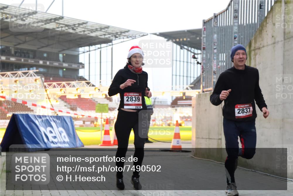 08.12.2024 - St. Pauli X-Mass-Run No. 14 H.Heesch http://msf.ph/oto/7490502 08.12.2024 09:56:53 Ziel 288, 799, 2837, 2839, 288, 2837, 2839, 3095 meine-sportfotos.de