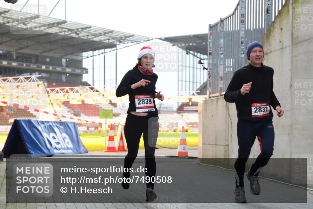 08.12.2024 - St. Pauli X-Mass-Run No. 14 H.Heesch http://msf.ph/oto/7490508 08.12.2024 09:56:53 Ziel 288, 799, 2837, 2839, 288, 2837, 2839, 3095 meine-sportfotos.de