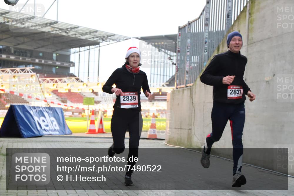 08.12.2024 - St. Pauli X-Mass-Run No. 14 H.Heesch http://msf.ph/oto/7490522 08.12.2024 09:56:53 Ziel 288, 799, 2837, 2839, 288, 2837, 2839, 3095 meine-sportfotos.de