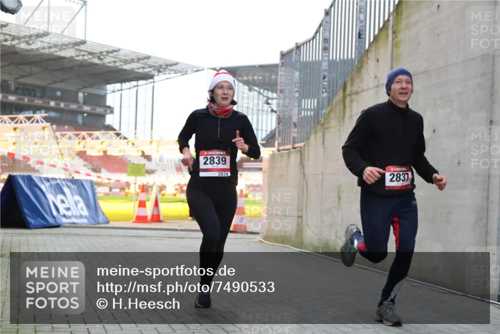 08.12.2024 - St. Pauli X-Mass-Run No. 14 H.Heesch http://msf.ph/oto/7490533 08.12.2024 09:56:53 Ziel 288, 799, 2837, 2839, 288, 2837, 2839, 3095 meine-sportfotos.de