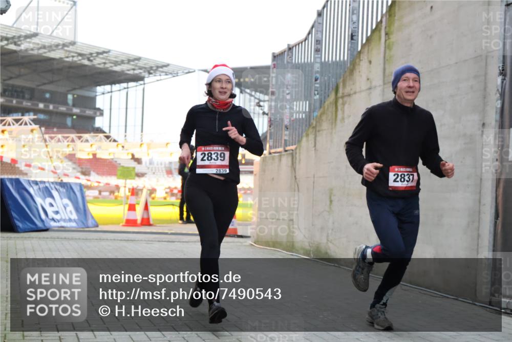 08.12.2024 - St. Pauli X-Mass-Run No. 14 H.Heesch http://msf.ph/oto/7490543 08.12.2024 09:56:53 Ziel 288, 799, 2837, 2839, 288, 2837, 2839, 3095 meine-sportfotos.de