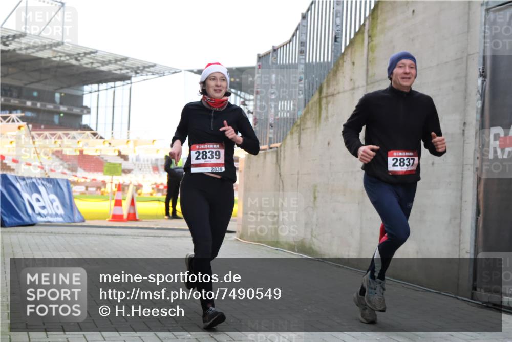 08.12.2024 - St. Pauli X-Mass-Run No. 14 H.Heesch http://msf.ph/oto/7490549 08.12.2024 09:56:53 Ziel 288, 799, 2837, 2839, 288, 2837, 2839, 3095 meine-sportfotos.de