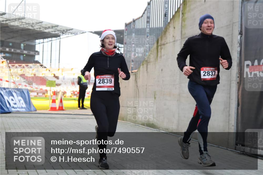 08.12.2024 - St. Pauli X-Mass-Run No. 14 H.Heesch http://msf.ph/oto/7490557 08.12.2024 09:56:53 Ziel 288, 799, 2837, 2839, 288, 2837, 2839, 3095 meine-sportfotos.de