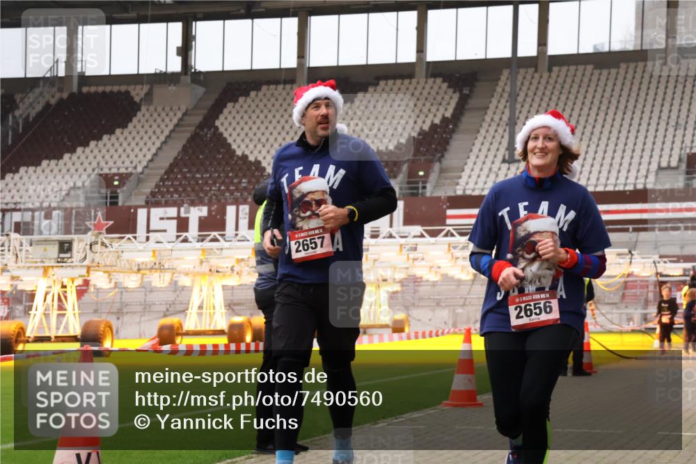 08.12.2024 - St. Pauli X-Mass-Run No. 14 Yannick Fuchs http://msf.ph/oto/7490560 08.12.2024 10:41:18 Ziel 1463, 2064, 2589, 2656, 2657, 2680, 2682 meine-sportfotos.de