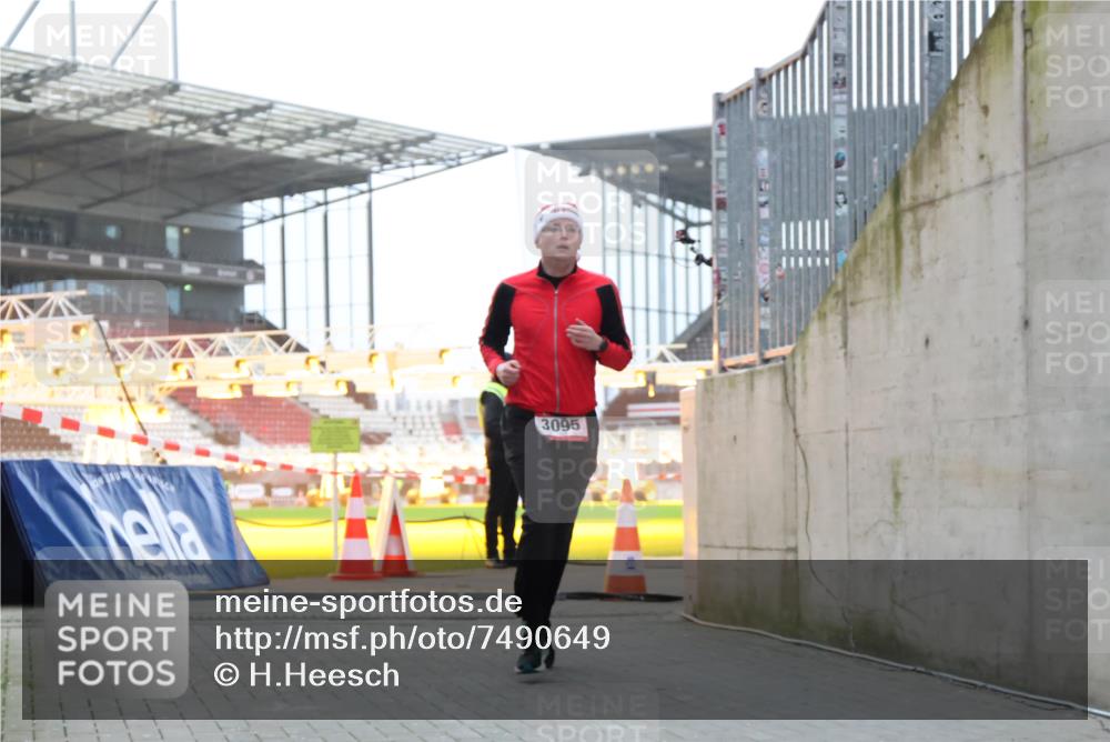 08.12.2024 - St. Pauli X-Mass-Run No. 14 H.Heesch http://msf.ph/oto/7490649 08.12.2024 09:56:56 Ziel 288, 2837, 2839, 3095 meine-sportfotos.de