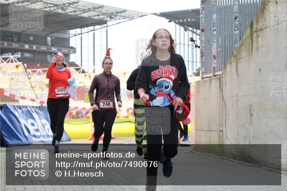 08.12.2024 - St. Pauli X-Mass-Run No. 14 H.Heesch http://msf.ph/oto/7490676 08.12.2024 10:04:52 Ziel 31, 89, 299, 627, 634, 791, 2380, 2382, 2383, 3008, 76, 172, 595, 748, 2485, 2758, 3007 meine-sportfotos.de