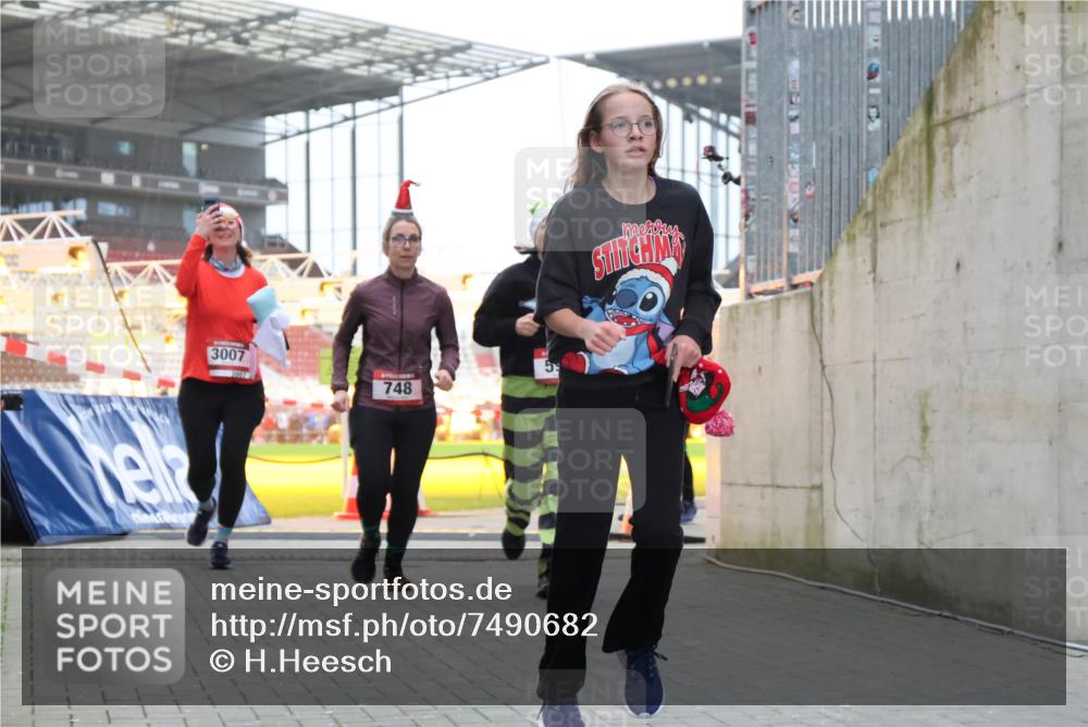 08.12.2024 - St. Pauli X-Mass-Run No. 14 H.Heesch http://msf.ph/oto/7490682 08.12.2024 10:04:52 Ziel 31, 89, 299, 627, 634, 791, 2380, 2382, 2383, 3008, 76, 172, 595, 748, 2485, 2758, 3007 meine-sportfotos.de