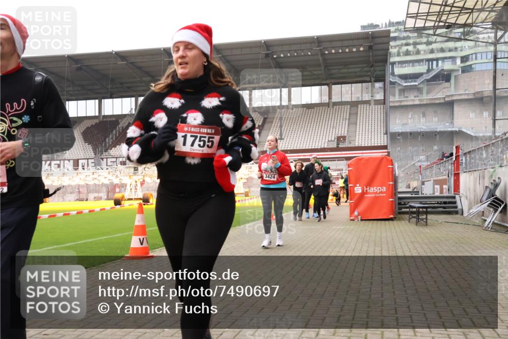 08.12.2024 - St. Pauli X-Mass-Run No. 14 Yannick Fuchs http://msf.ph/oto/7490697 08.12.2024 10:41:37 Ziel 1403, 1404, 1438, 1440, 1752, 1755, 1757, 1760, 2198, 2657, 3230, 3424, 3427, 3436 meine-sportfotos.de