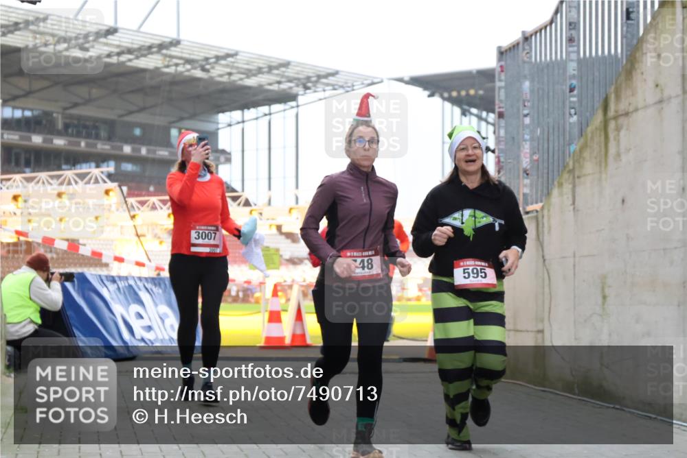 08.12.2024 - St. Pauli X-Mass-Run No. 14 H.Heesch http://msf.ph/oto/7490713 08.12.2024 10:04:53 Ziel 31, 89, 299, 627, 634, 791, 2380, 2382, 2383, 3008, 76, 172, 595, 748, 2485, 2758, 3007 meine-sportfotos.de