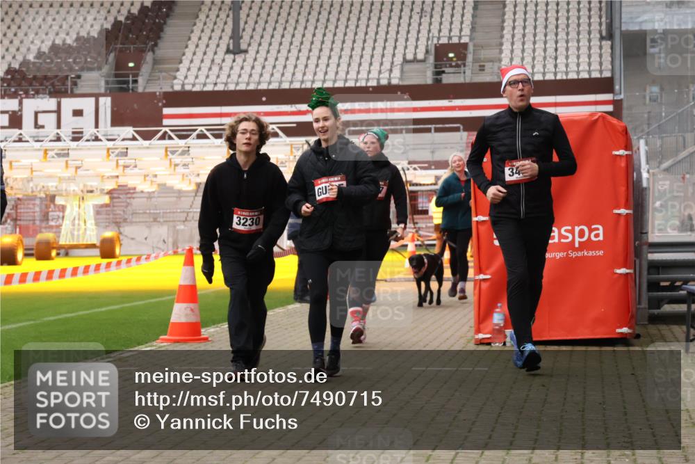 08.12.2024 - St. Pauli X-Mass-Run No. 14 Yannick Fuchs http://msf.ph/oto/7490715 08.12.2024 10:41:39 Ziel 1403, 1404, 1438, 1440, 1752, 1755, 1757, 1760, 2198, 2657, 3230, 3424, 3427, 3436 meine-sportfotos.de