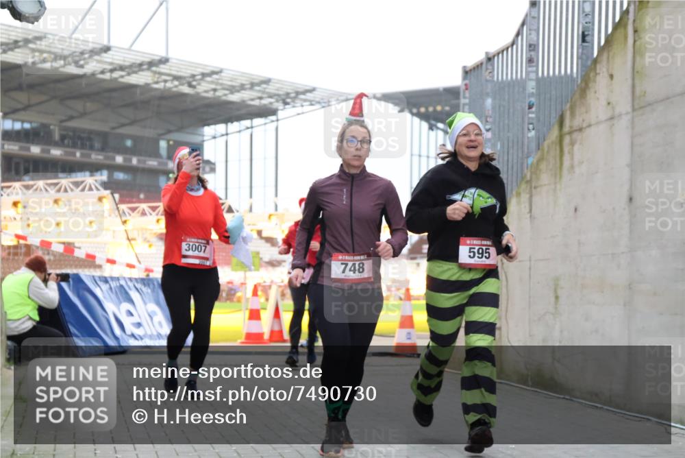 08.12.2024 - St. Pauli X-Mass-Run No. 14 H.Heesch http://msf.ph/oto/7490730 08.12.2024 10:04:53 Ziel 31, 89, 299, 627, 634, 791, 2380, 2382, 2383, 3008, 76, 172, 595, 748, 2485, 2758, 3007 meine-sportfotos.de
