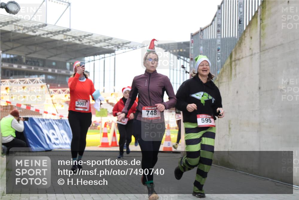 08.12.2024 - St. Pauli X-Mass-Run No. 14 H.Heesch http://msf.ph/oto/7490740 08.12.2024 10:04:53 Ziel 31, 89, 299, 627, 634, 791, 2380, 2382, 2383, 3008, 76, 172, 595, 748, 2485, 2758, 3007 meine-sportfotos.de