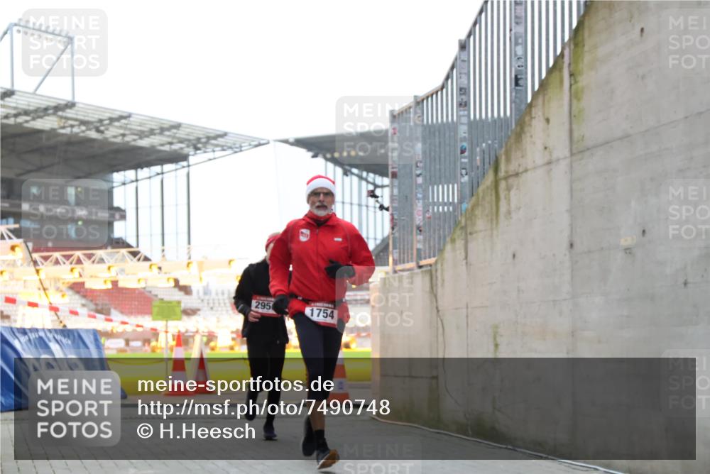 08.12.2024 - St. Pauli X-Mass-Run No. 14 H.Heesch http://msf.ph/oto/7490748 08.12.2024 09:57:05 Ziel 288, 2837, 2839, 3095, 1741, 1754, 2956, 3139 meine-sportfotos.de