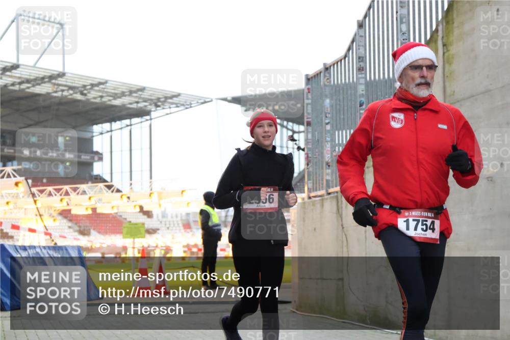 08.12.2024 - St. Pauli X-Mass-Run No. 14 H.Heesch http://msf.ph/oto/7490771 08.12.2024 09:57:06 Ziel 288, 1754, 2837, 2839, 2956, 3095, 1741, 1754, 2956, 3139 meine-sportfotos.de