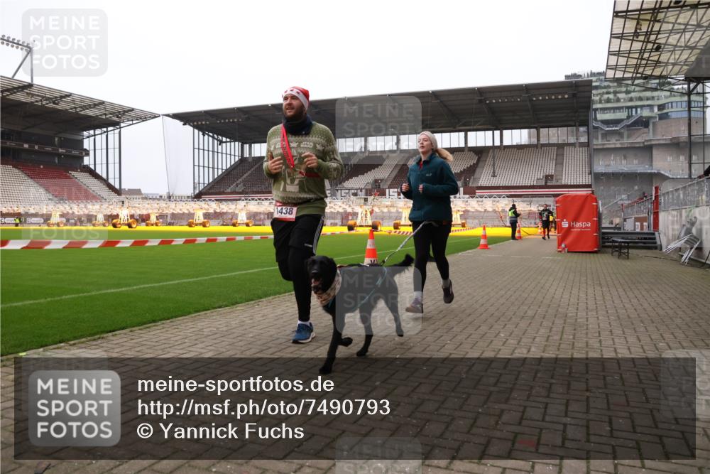 08.12.2024 - St. Pauli X-Mass-Run No. 14 Yannick Fuchs http://msf.ph/oto/7490793 08.12.2024 10:41:47 Ziel 1438, 1440, 1755, 1757, 1760, 2364, 3230, 3424, 3427, 3436 meine-sportfotos.de
