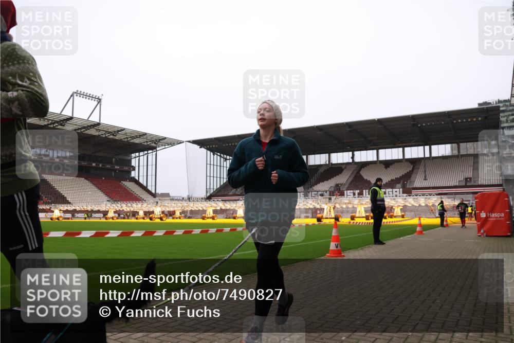 08.12.2024 - St. Pauli X-Mass-Run No. 14 Yannick Fuchs http://msf.ph/oto/7490827 08.12.2024 10:41:48 Ziel 1438, 1440, 1755, 1757, 1760, 2364, 3230, 3424, 3427, 3436 meine-sportfotos.de