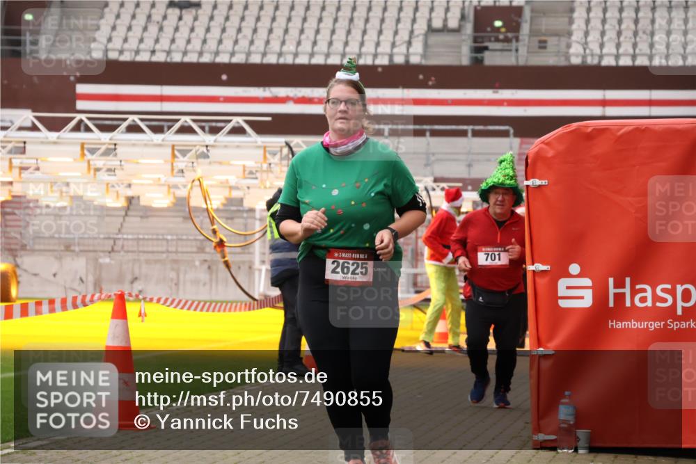 08.12.2024 - St. Pauli X-Mass-Run No. 14 Yannick Fuchs http://msf.ph/oto/7490855 08.12.2024 10:41:59 Ziel 701, 1438, 2364, 2625, 3427 meine-sportfotos.de