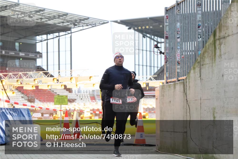 08.12.2024 - St. Pauli X-Mass-Run No. 14 H.Heesch http://msf.ph/oto/7490873 08.12.2024 09:57:10 Ziel 1754, 2956, 3095, 364, 384, 420, 1741, 3139 meine-sportfotos.de