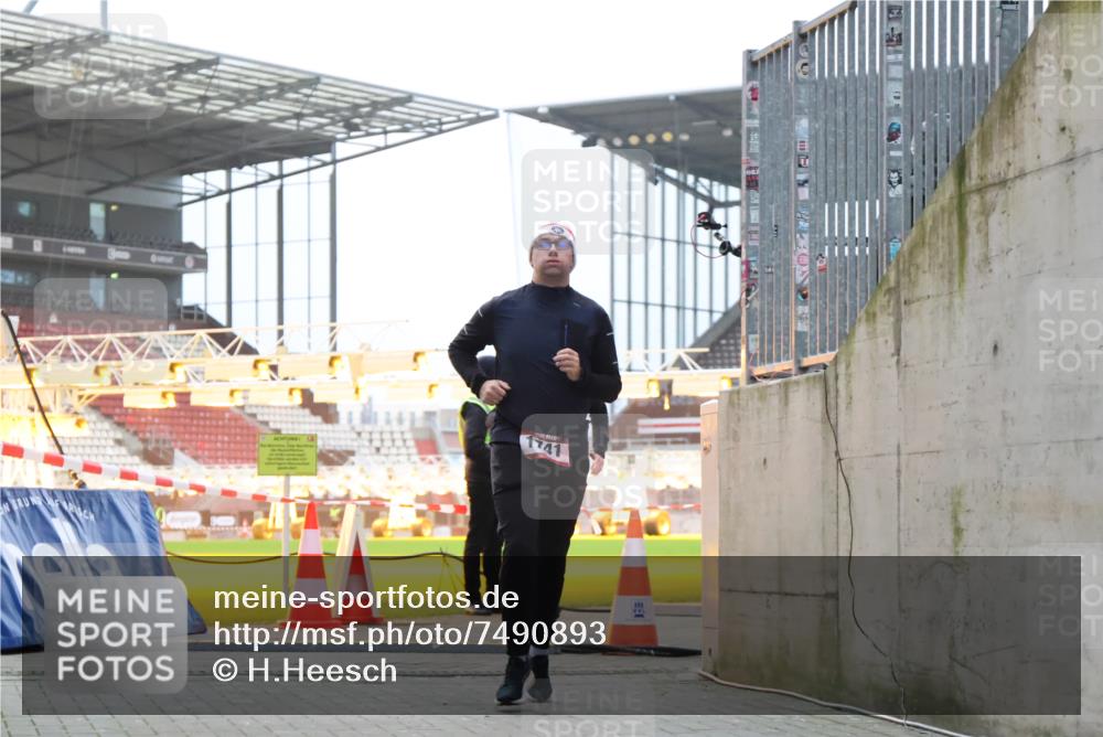 08.12.2024 - St. Pauli X-Mass-Run No. 14 H.Heesch http://msf.ph/oto/7490893 08.12.2024 09:57:10 Ziel 1754, 2956, 3095, 364, 384, 420, 1741, 3139 meine-sportfotos.de