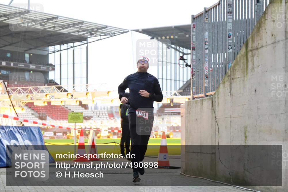 08.12.2024 - St. Pauli X-Mass-Run No. 14 H.Heesch http://msf.ph/oto/7490898 08.12.2024 09:57:10 Ziel 1754, 2956, 3095, 364, 384, 420, 1741, 3139 meine-sportfotos.de