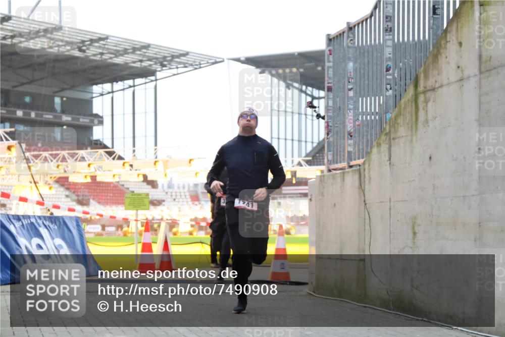 08.12.2024 - St. Pauli X-Mass-Run No. 14 H.Heesch http://msf.ph/oto/7490908 08.12.2024 09:57:10 Ziel 1754, 2956, 3095, 364, 384, 420, 1741, 3139 meine-sportfotos.de