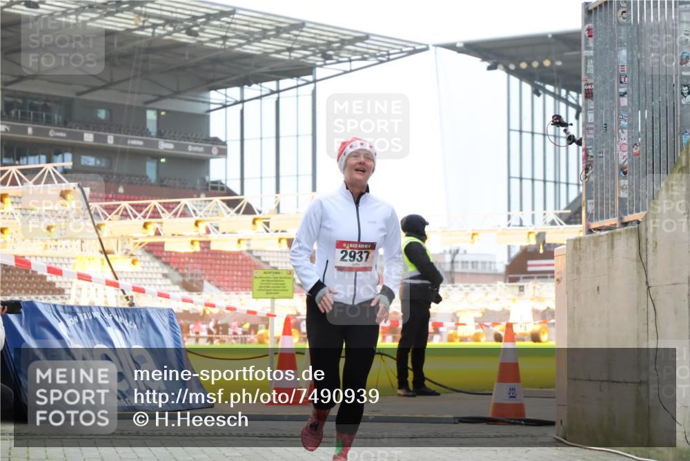08.12.2024 - St. Pauli X-Mass-Run No. 14 H.Heesch http://msf.ph/oto/7490939 08.12.2024 10:05:00 Ziel 76, 172, 299, 595, 627, 634, 748, 2485, 2758, 3007, 76, 2937 meine-sportfotos.de