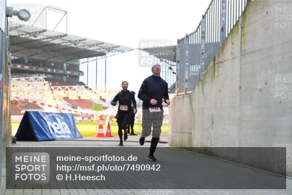 08.12.2024 - St. Pauli X-Mass-Run No. 14 H.Heesch http://msf.ph/oto/7490942 08.12.2024 09:57:11 Ziel 1741, 1754, 2956, 3095, 364, 384, 420, 1741, 3139 meine-sportfotos.de