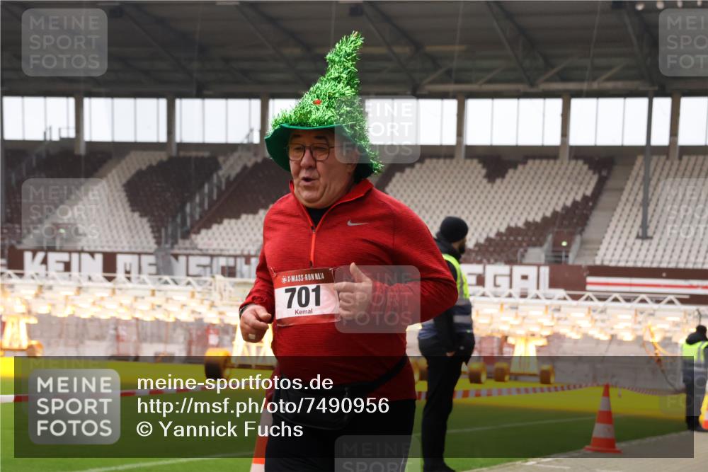 08.12.2024 - St. Pauli X-Mass-Run No. 14 Yannick Fuchs http://msf.ph/oto/7490956 08.12.2024 10:42:07 Ziel 701, 1334, 1528, 2364, 2625, 3235 meine-sportfotos.de