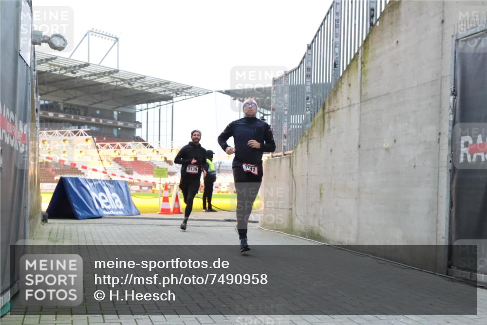 08.12.2024 - St. Pauli X-Mass-Run No. 14 H.Heesch http://msf.ph/oto/7490958 08.12.2024 09:57:11 Ziel 1741, 1754, 2956, 3095, 364, 384, 420, 1741, 3139 meine-sportfotos.de