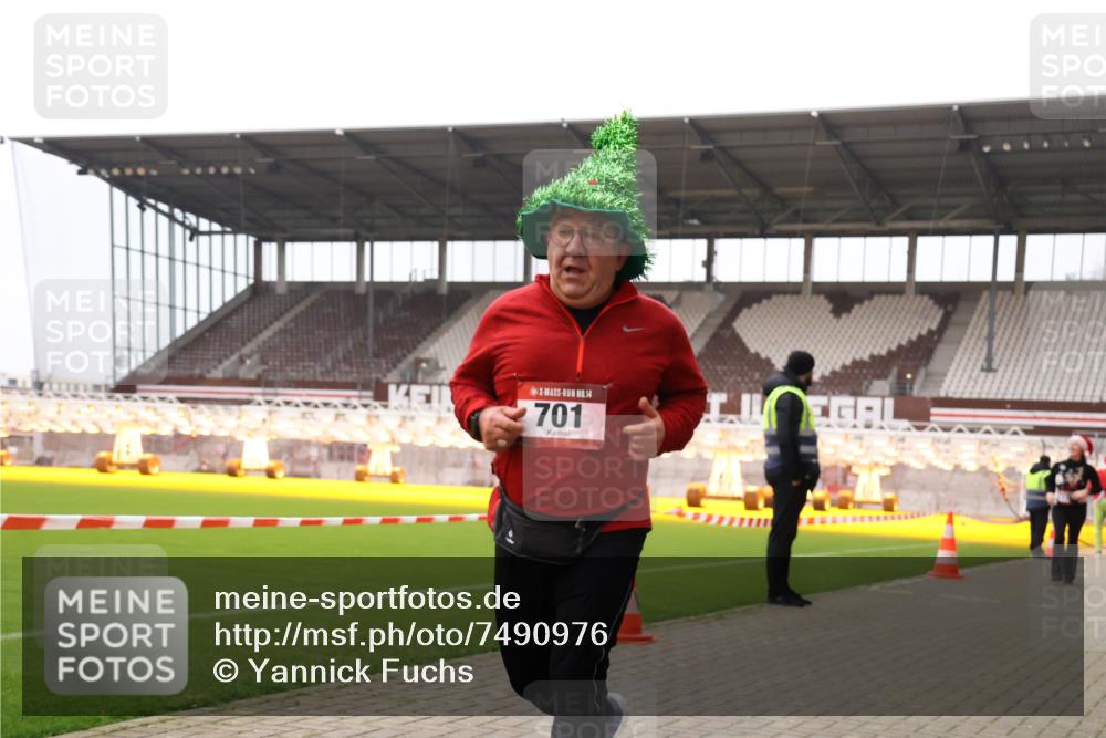 08.12.2024 - St. Pauli X-Mass-Run No. 14 Yannick Fuchs http://msf.ph/oto/7490976 08.12.2024 10:42:08 Ziel 701, 1334, 1528, 2364, 2625, 3235 meine-sportfotos.de