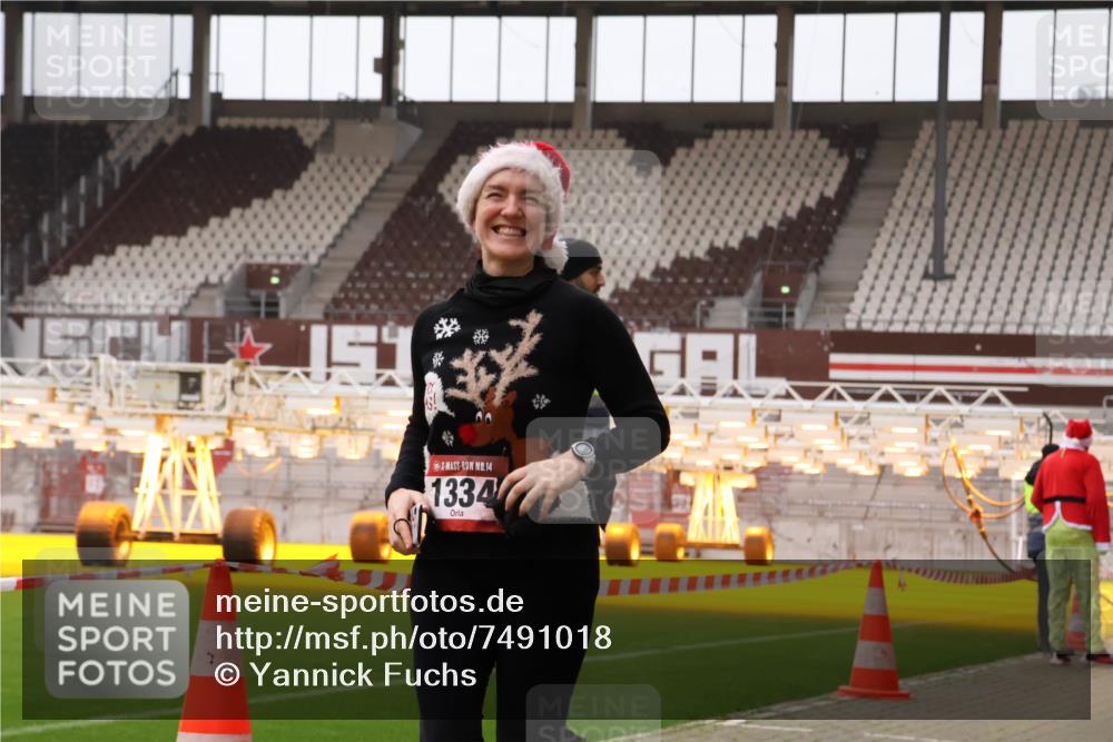 08.12.2024 - St. Pauli X-Mass-Run No. 14 Yannick Fuchs http://msf.ph/oto/7491018 08.12.2024 10:42:13 Ziel 701, 1334, 1528, 2625, 3235 meine-sportfotos.de