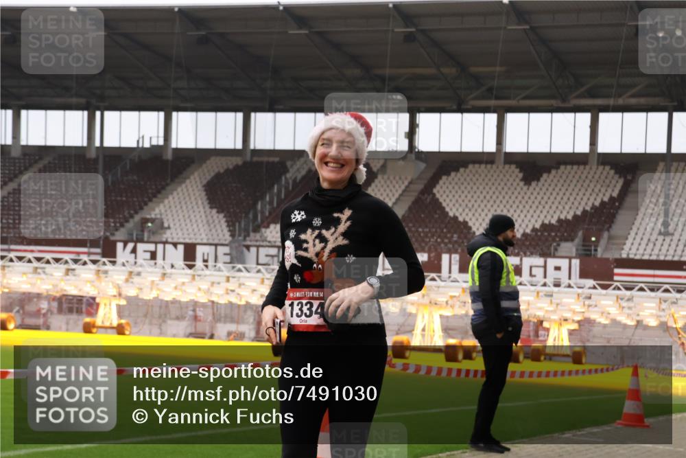 08.12.2024 - St. Pauli X-Mass-Run No. 14 Yannick Fuchs http://msf.ph/oto/7491030 08.12.2024 10:42:14 Ziel 701, 1334, 1528, 2625, 3235 meine-sportfotos.de