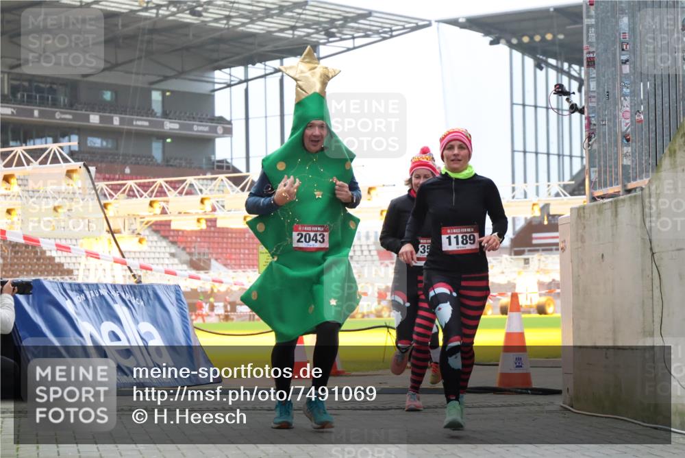 08.12.2024 - St. Pauli X-Mass-Run No. 14 H.Heesch http://msf.ph/oto/7491069 08.12.2024 10:05:09 Ziel 76, 172, 2758, 2937, 3007, 1189, 1355, 2042, 2043 meine-sportfotos.de