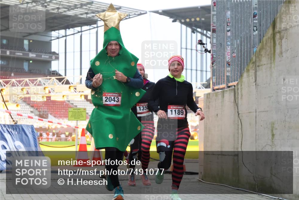 08.12.2024 - St. Pauli X-Mass-Run No. 14 H.Heesch http://msf.ph/oto/7491077 08.12.2024 10:05:10 Ziel 76, 172, 2758, 2937, 3007, 1189, 1355, 2042, 2043 meine-sportfotos.de