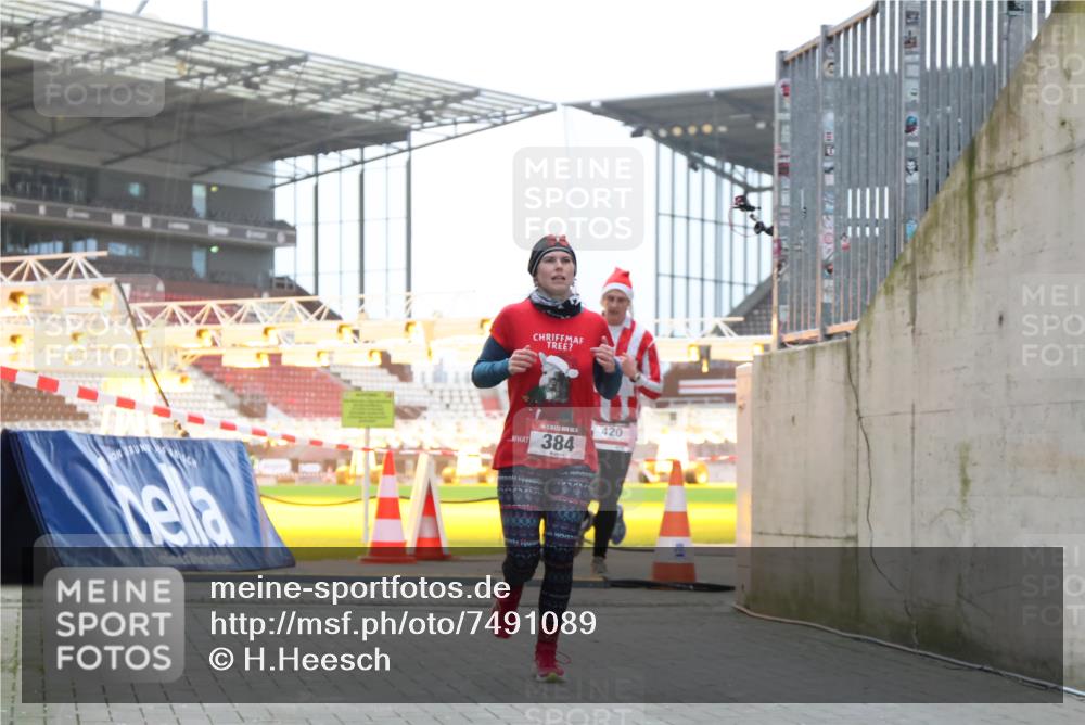 08.12.2024 - St. Pauli X-Mass-Run No. 14 H.Heesch http://msf.ph/oto/7491089 08.12.2024 09:57:15 Ziel 1741, 1754, 2956, 3139, 364, 384, 420, 3022 meine-sportfotos.de