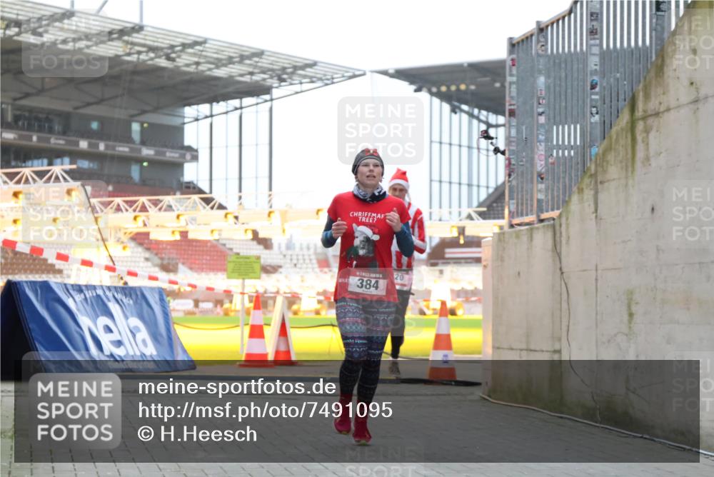 08.12.2024 - St. Pauli X-Mass-Run No. 14 H.Heesch http://msf.ph/oto/7491095 08.12.2024 09:57:15 Ziel 1741, 1754, 2956, 3139, 364, 384, 420, 3022 meine-sportfotos.de