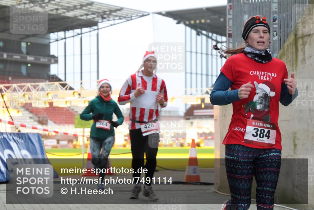 08.12.2024 - St. Pauli X-Mass-Run No. 14 H.Heesch http://msf.ph/oto/7491114 08.12.2024 09:57:16 Ziel 384, 1741, 1754, 2956, 3139, 364, 384, 420, 755, 763, 1982, 3022 meine-sportfotos.de