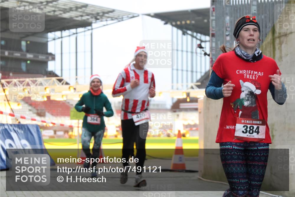 08.12.2024 - St. Pauli X-Mass-Run No. 14 H.Heesch http://msf.ph/oto/7491121 08.12.2024 09:57:16 Ziel 384, 1741, 1754, 2956, 3139, 364, 384, 420, 755, 763, 1982, 3022 meine-sportfotos.de